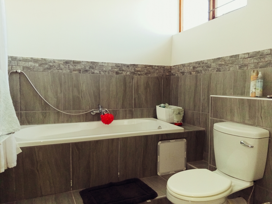 6 Bedroom Property for Sale in Bayview Western Cape